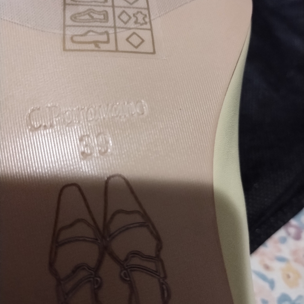 C. Paravano Yellow square Toe Buckle Ornament chunky heel. Size 39 (nwot) - Picture 7 of 7